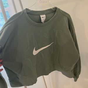 Nike - Sage Green - Cropped Crewneck